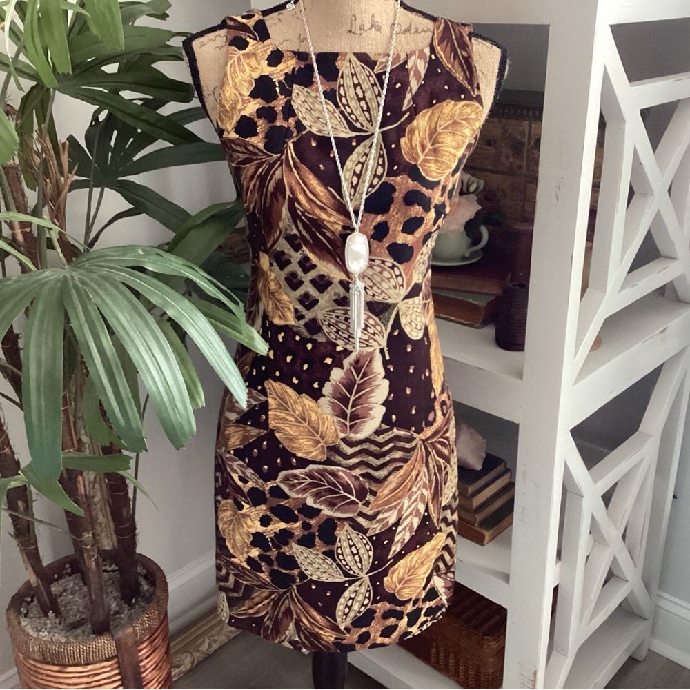 Elegant Leaf Print Sleeveless Dress Size 2.